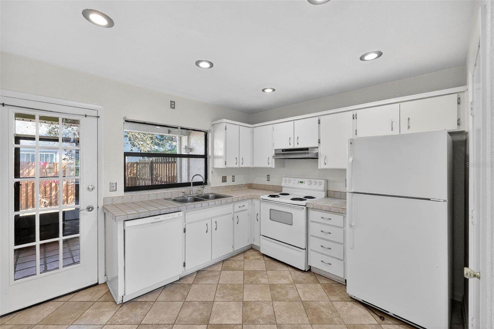 15305 Morning Drive, Lutz, FL 33559