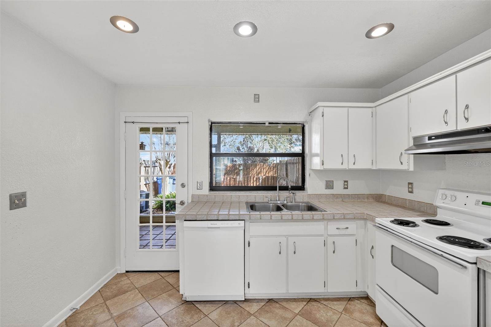 15305 Morning Drive, Lutz, FL 33559