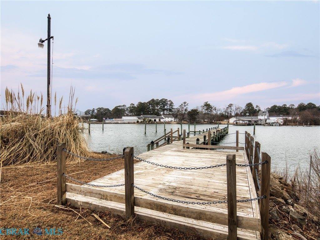 8407 Oyster Cove Road, Hayes, VA 23072