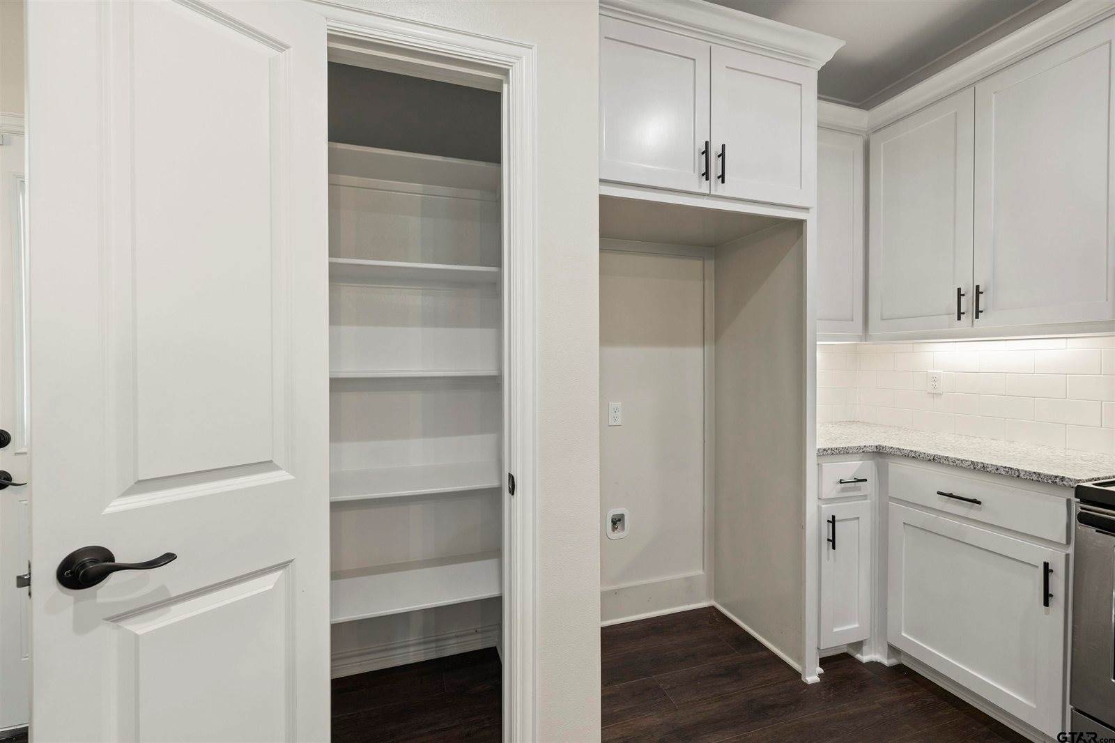 9710 W Lakeshore Dr, Tyler, TX 75709