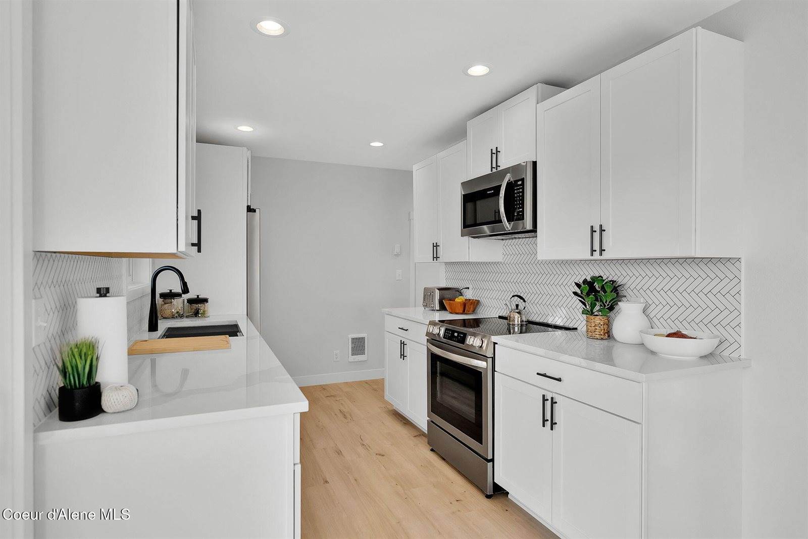 1810 West Honeysuckle Ave, Hayden, ID 83835