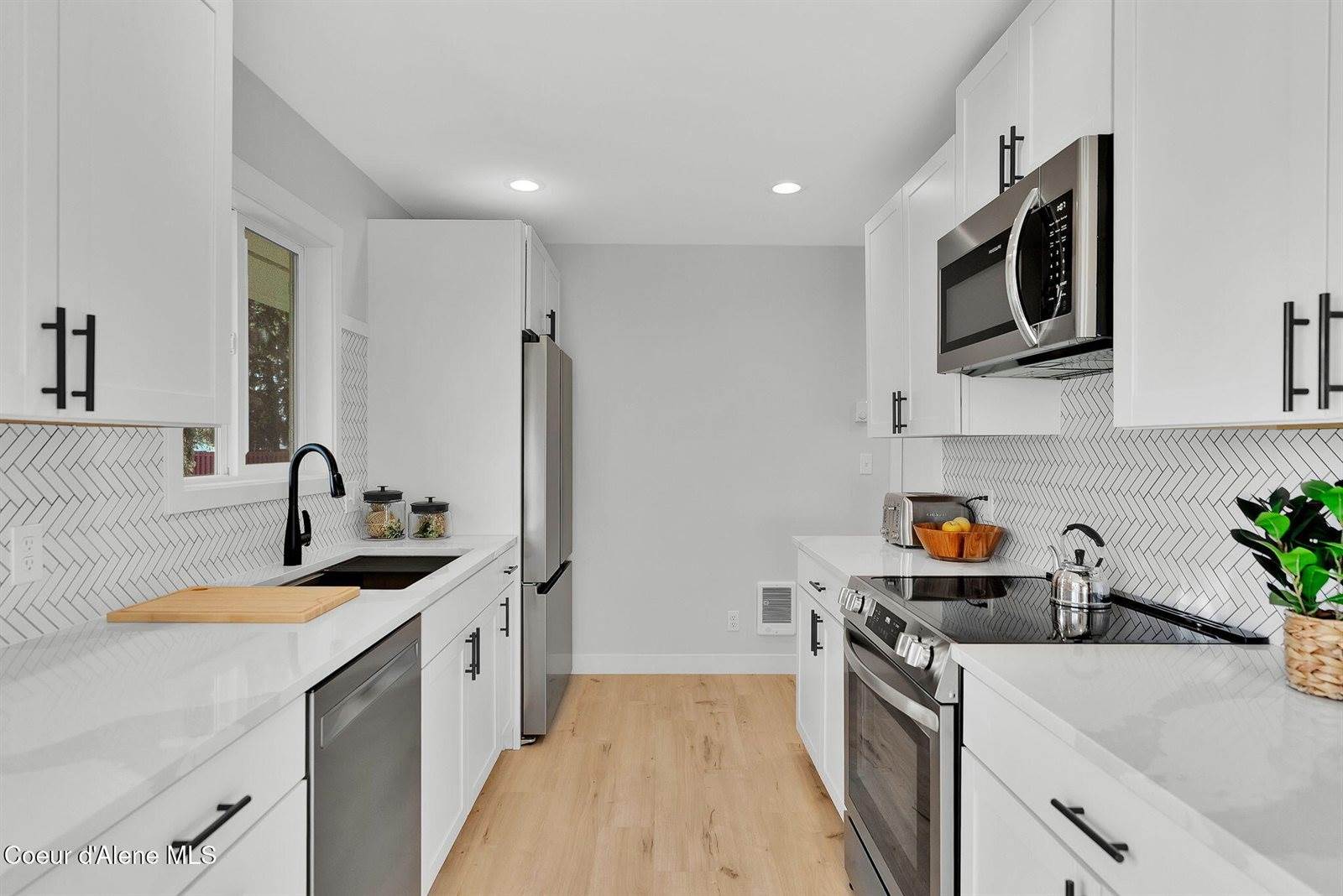 1810 West Honeysuckle Ave, Hayden, ID 83835