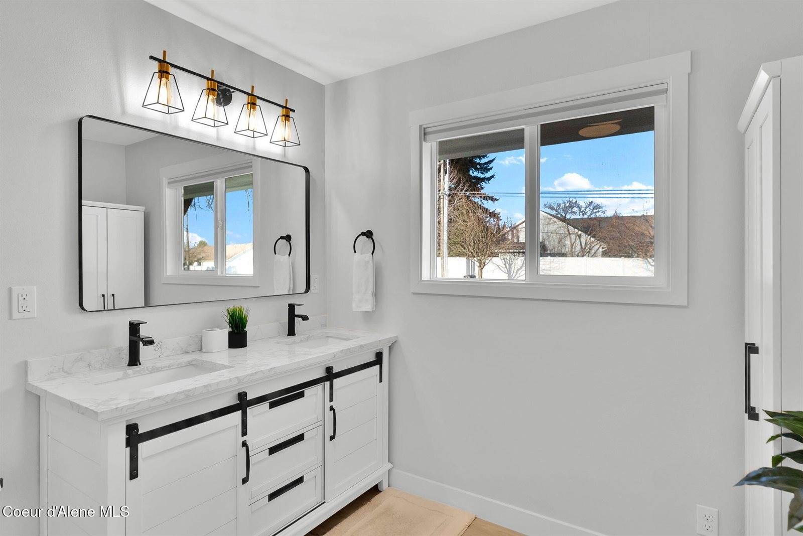 1810 West Honeysuckle Ave, Hayden, ID 83835