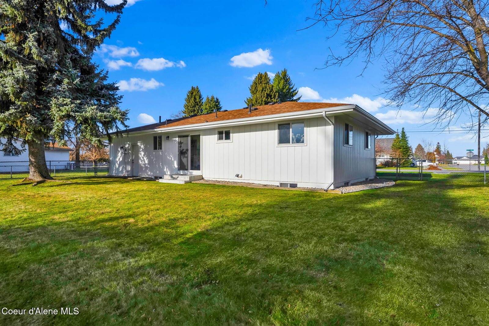 1810 West Honeysuckle Ave, Hayden, ID 83835