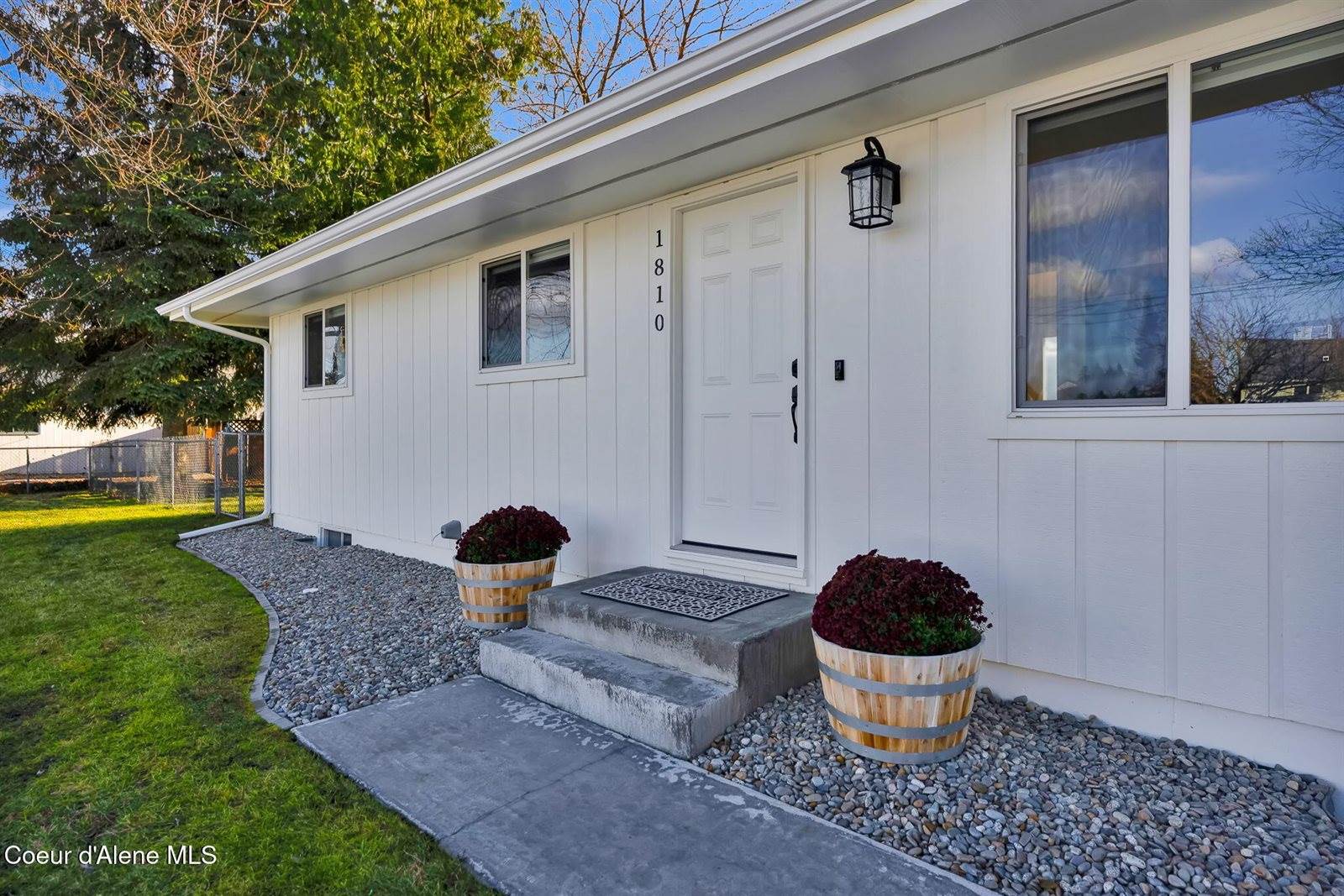 1810 West Honeysuckle Ave, Hayden, ID 83835