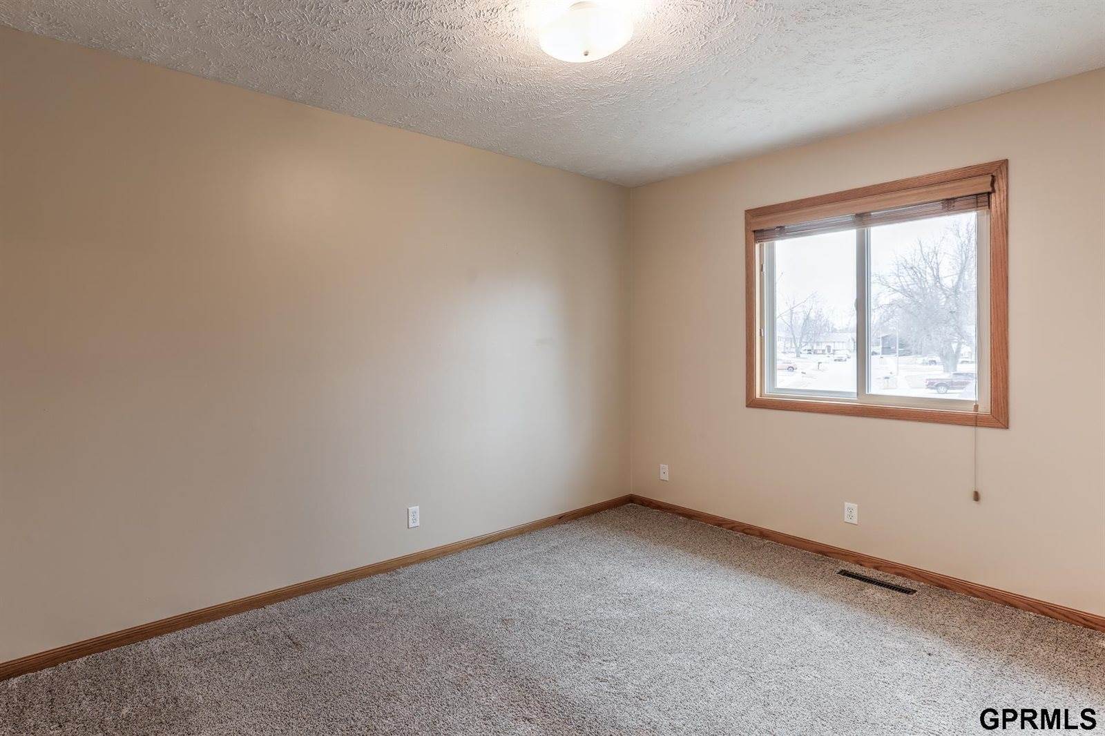 14604 Emiline Street, Omaha, NE 68138