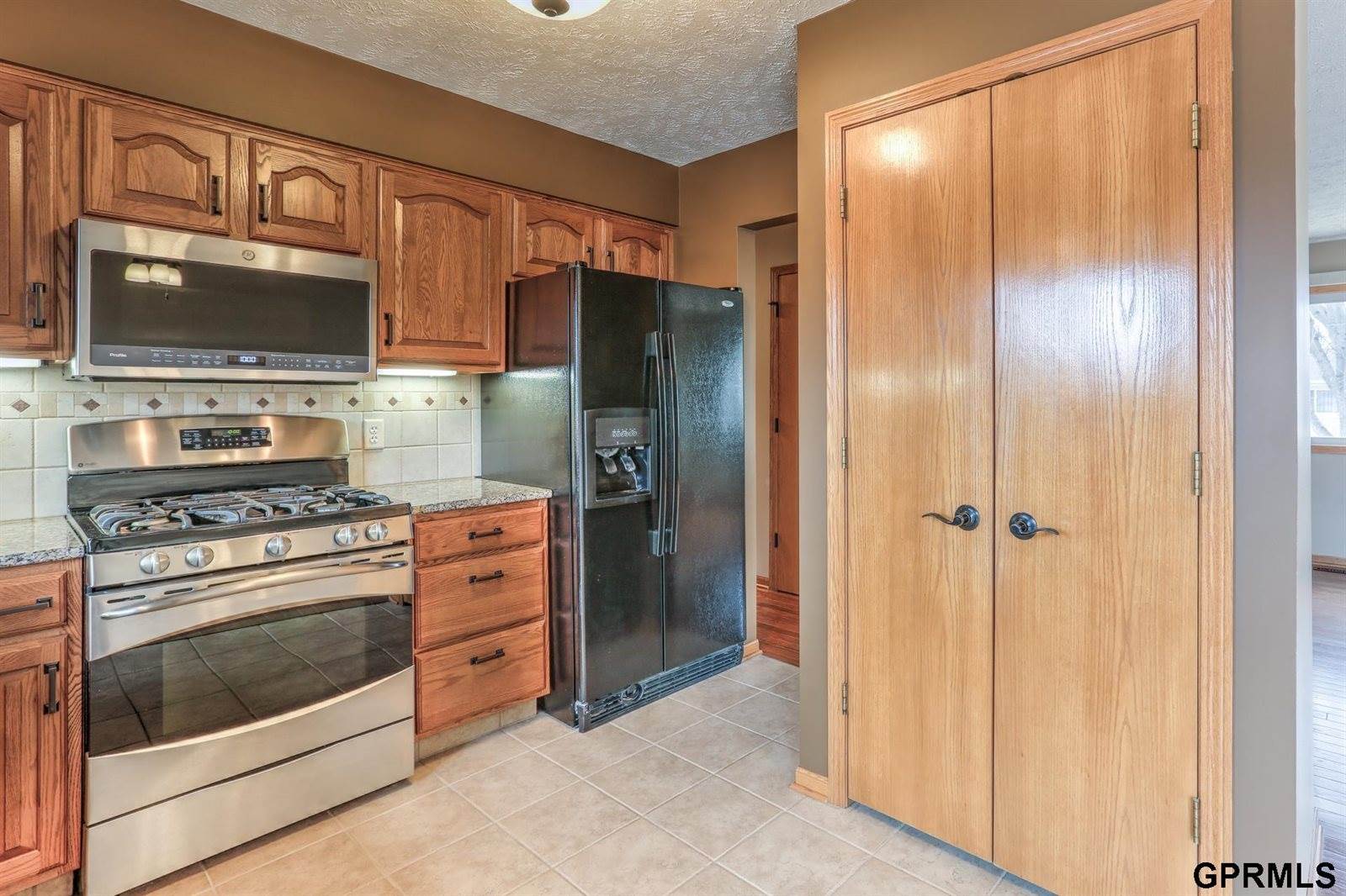 14604 Emiline Street, Omaha, NE 68138