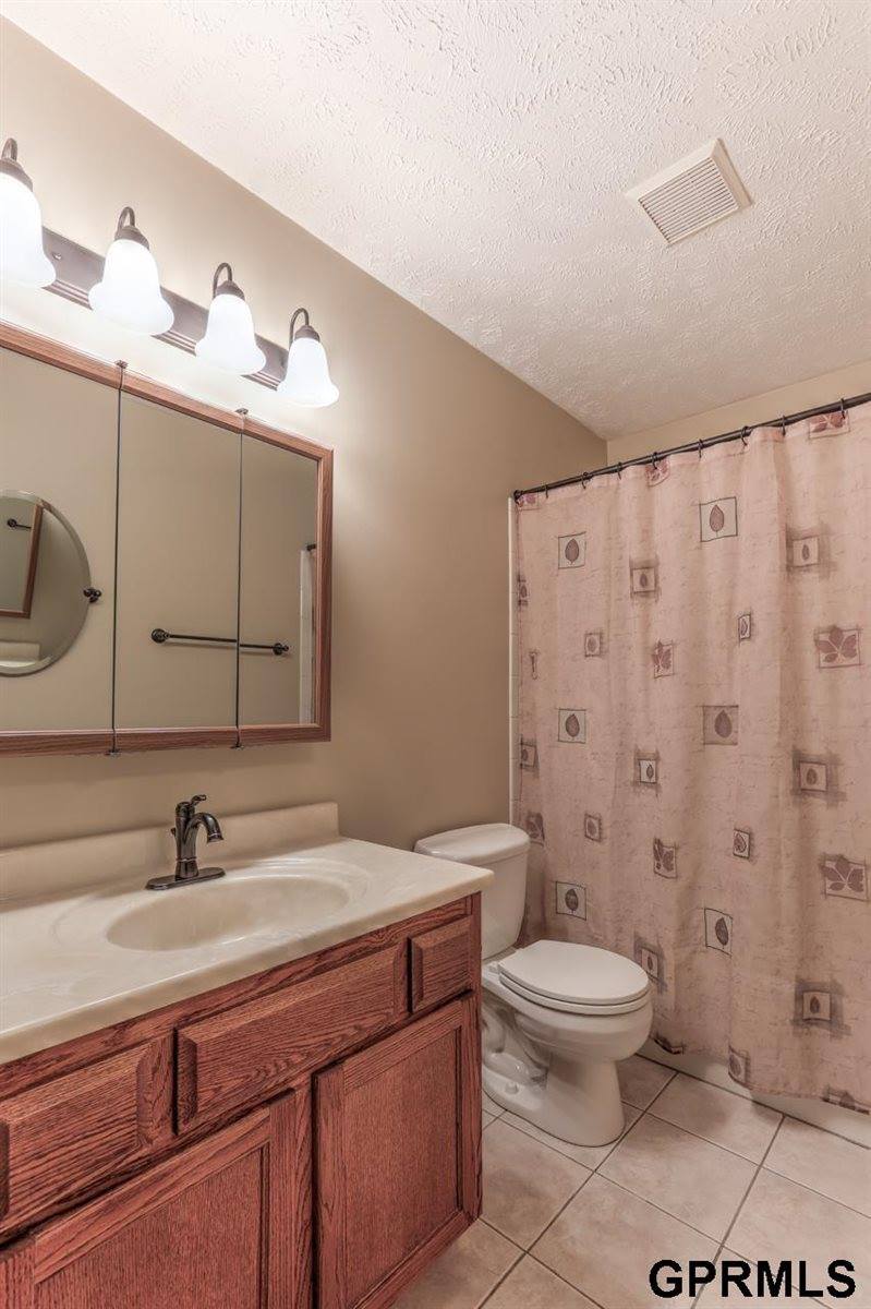 14604 Emiline Street, Omaha, NE 68138