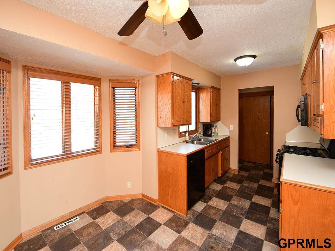 12421 Frances Circle, Omaha, NE 68144