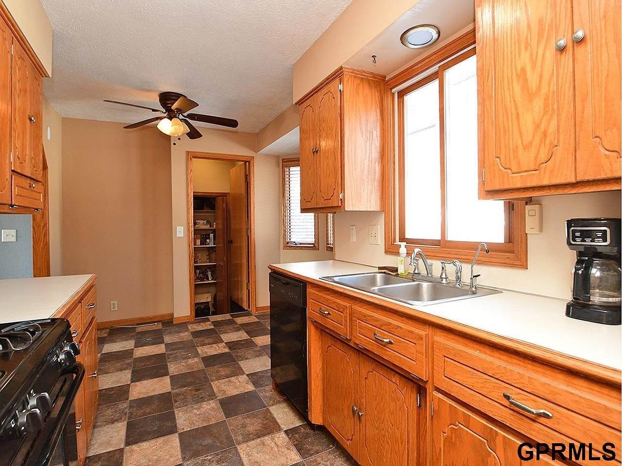 12421 Frances Circle, Omaha, NE 68144