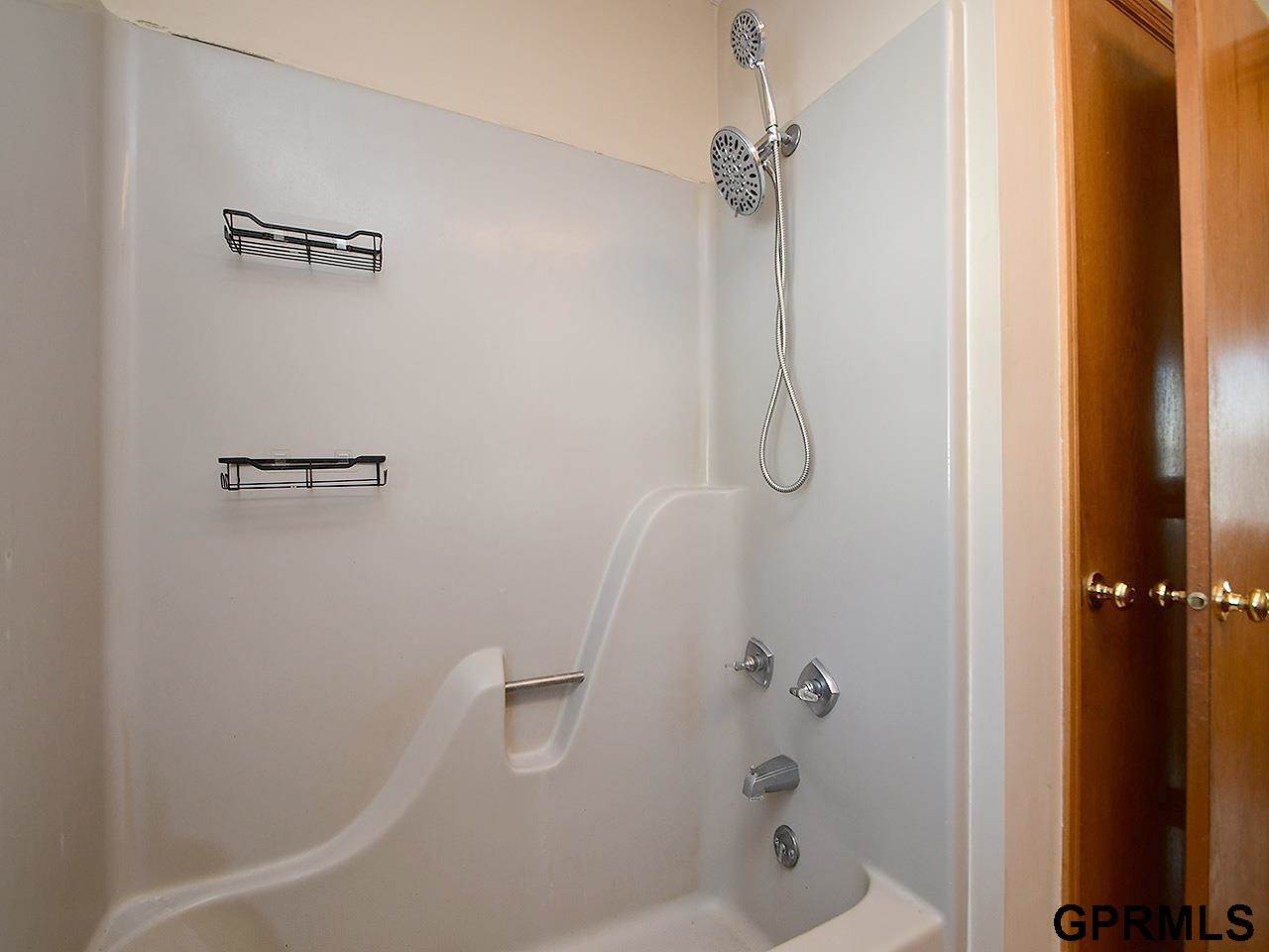 12421 Frances Circle, Omaha, NE 68144