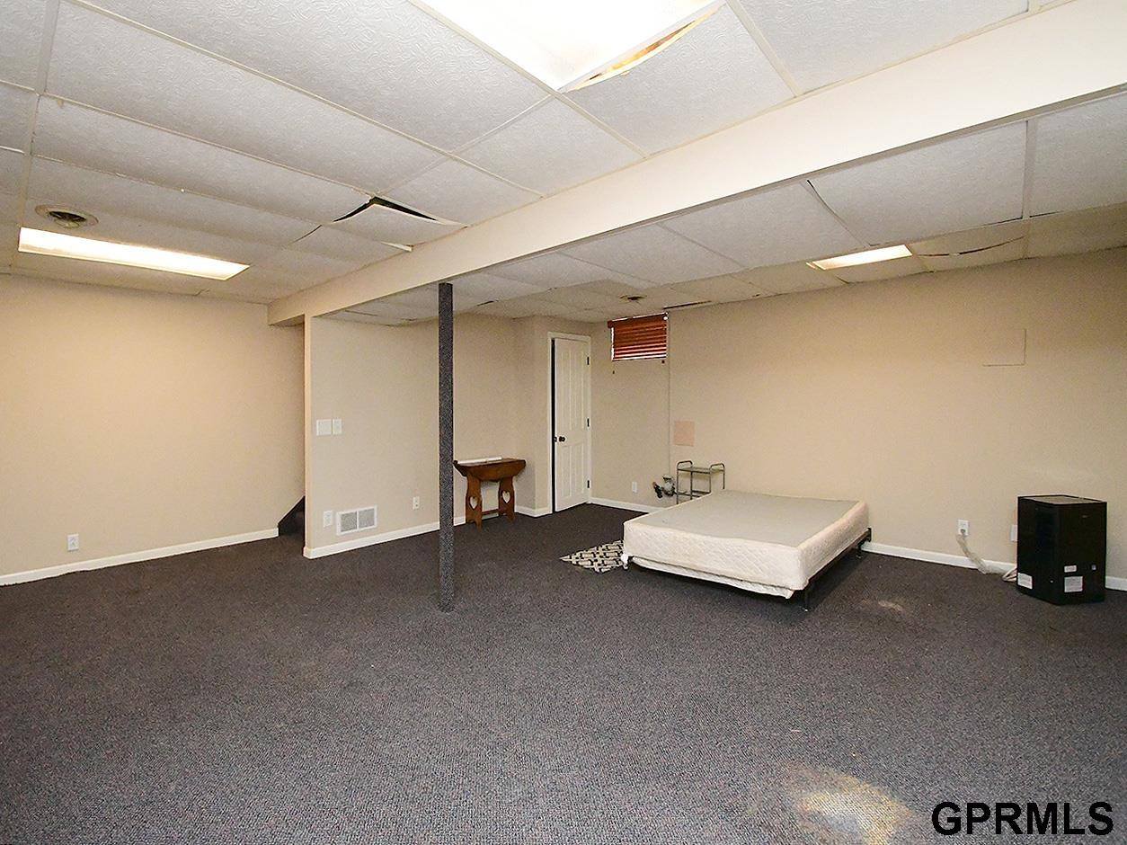 12421 Frances Circle, Omaha, NE 68144