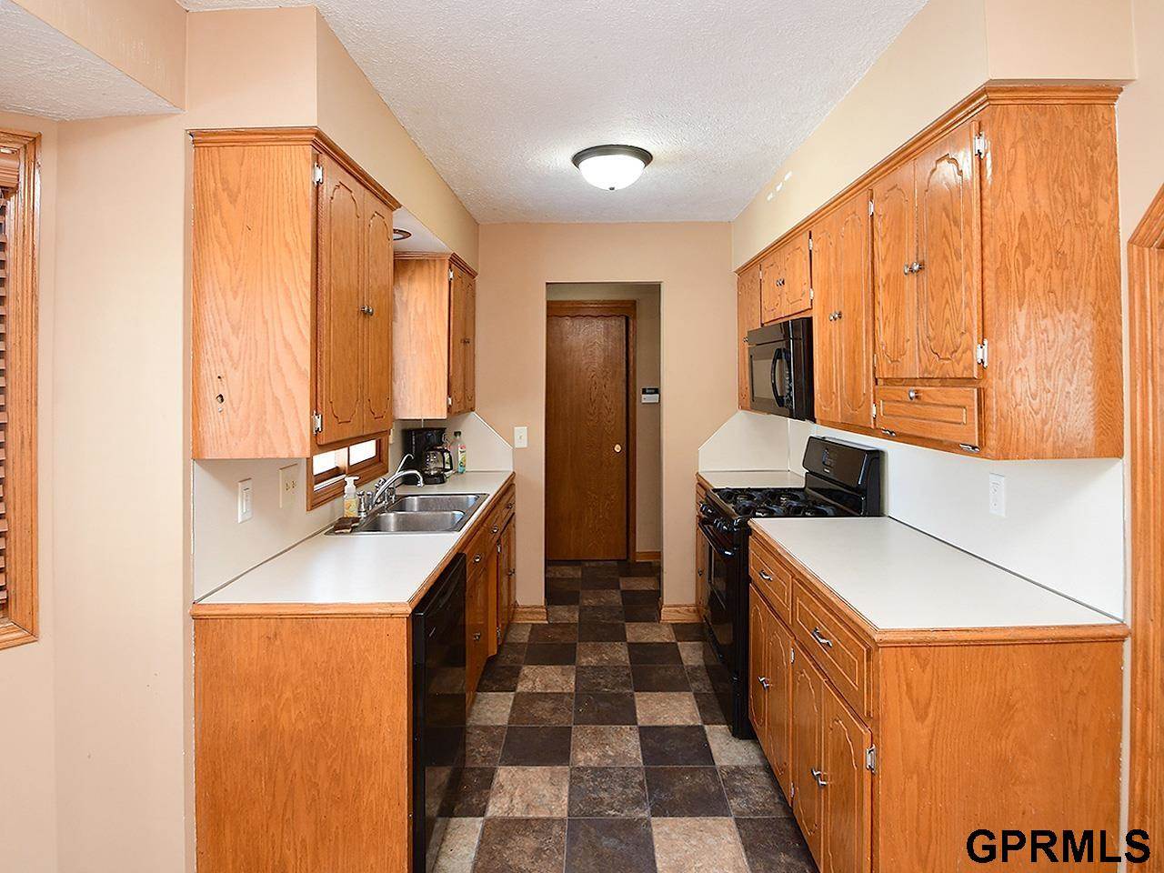 12421 Frances Circle, Omaha, NE 68144