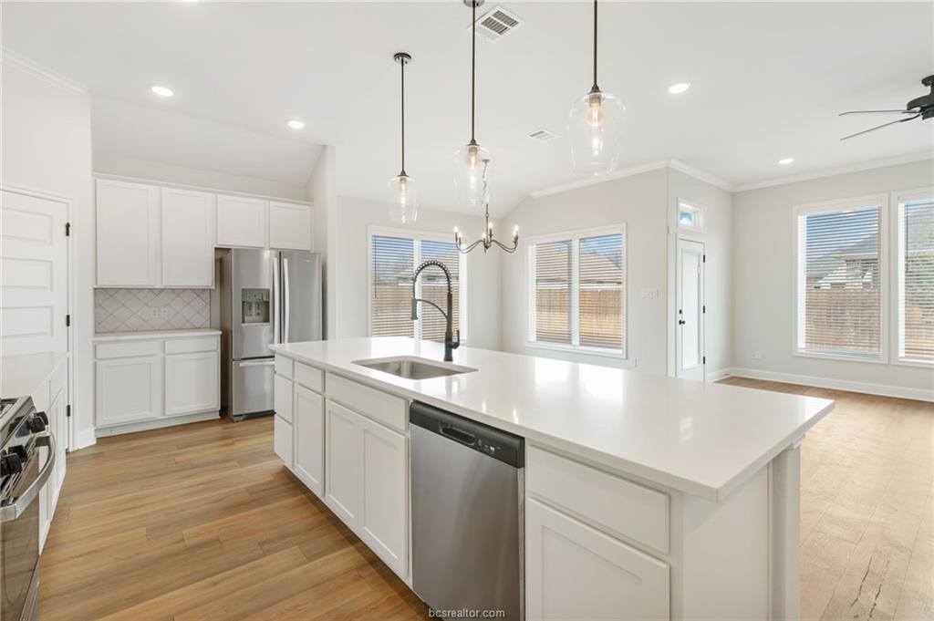 2912 Captain Court, Bryan, TX 77808