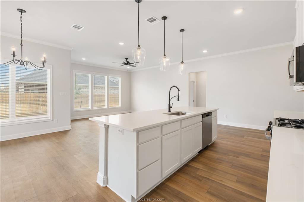 2912 Captain Court, Bryan, TX 77808