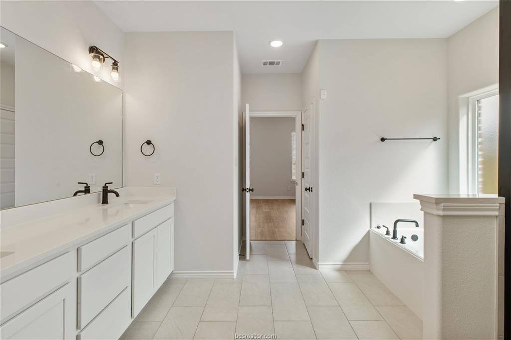 2912 Captain Court, Bryan, TX 77808