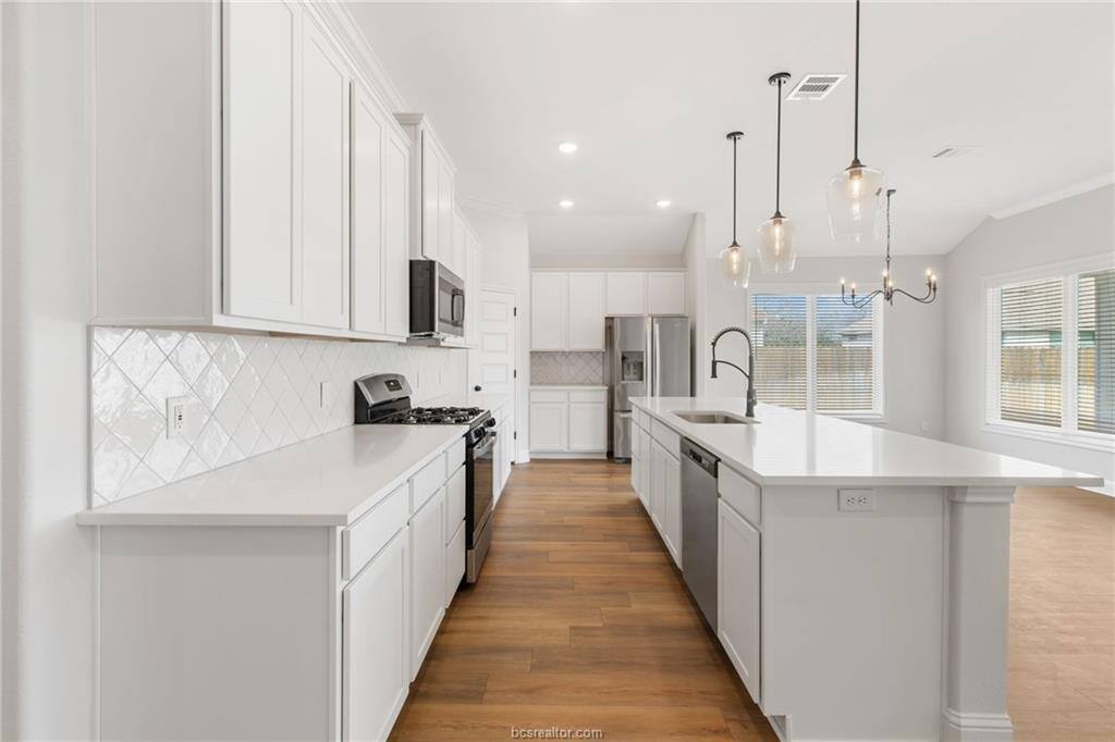 2912 Captain Court, Bryan, TX 77808