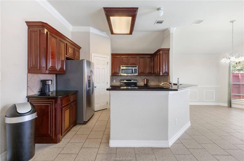 2222 Carlisle Court, College Station, TX 77845