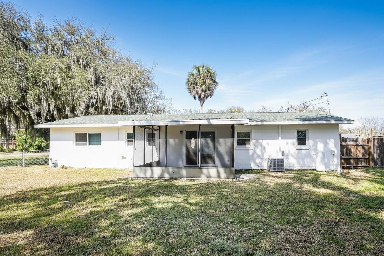 1507 North Lake View Avenue, Leesburg, FL 34748