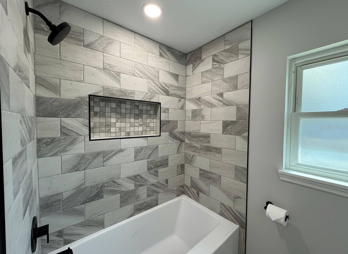 1507 North Lake View Avenue, Leesburg, FL 34748