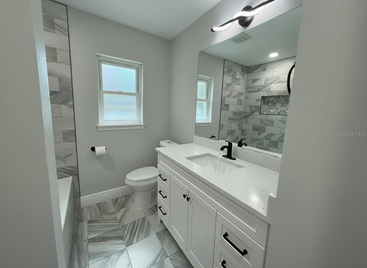 1507 North Lake View Avenue, Leesburg, FL 34748