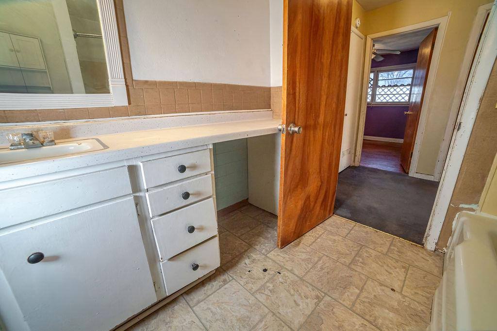 18 North Oklahoma, Elkhart, KS 67950