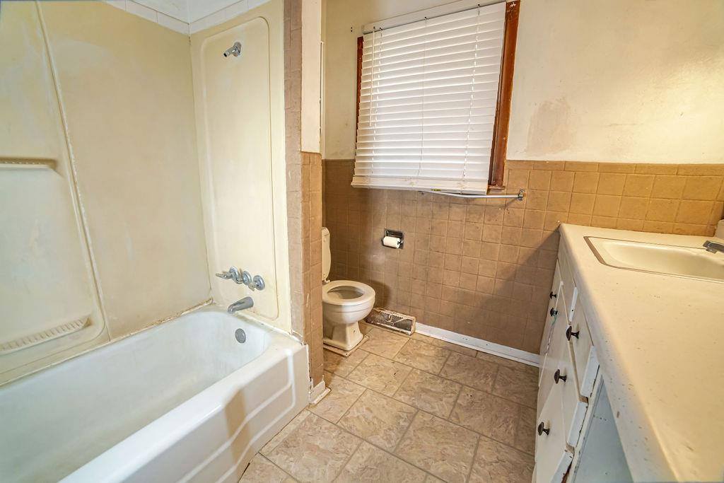 18 North Oklahoma, Elkhart, KS 67950