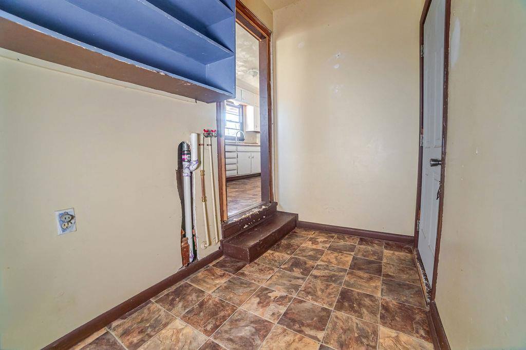 18 North Oklahoma, Elkhart, KS 67950