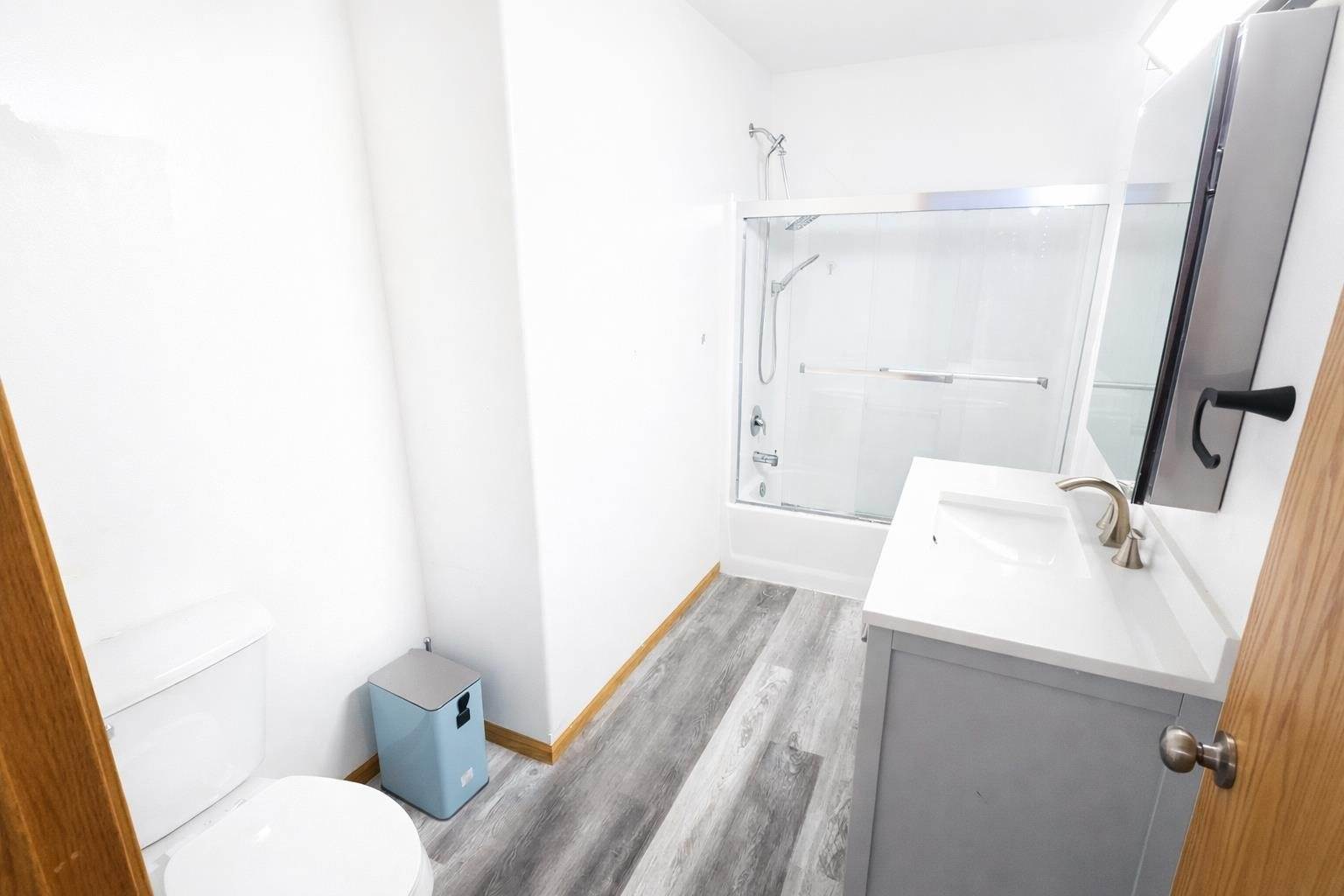 609 11th St NW, Minot, ND 58703