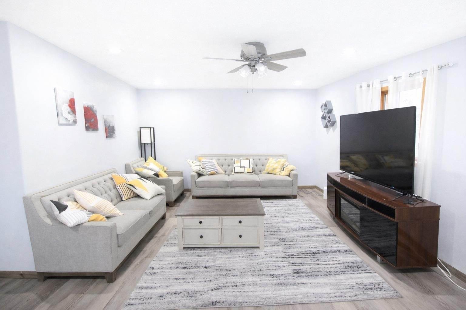 609 11th St NW, Minot, ND 58703