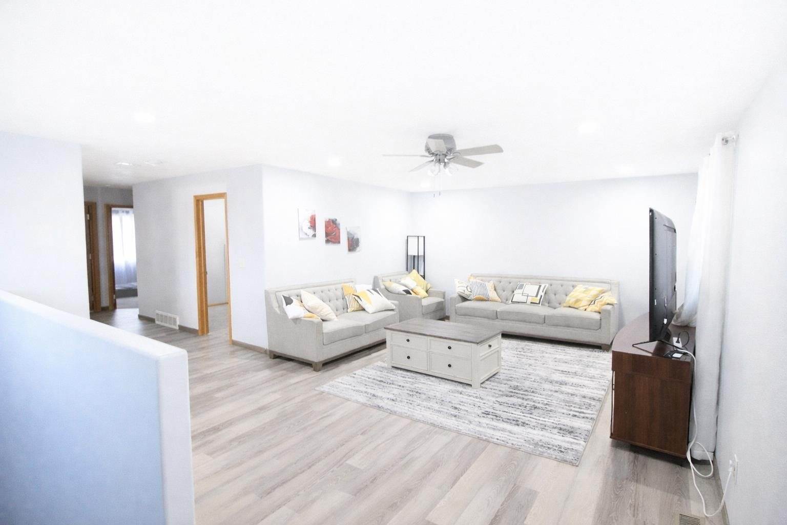 609 11th St NW, Minot, ND 58703