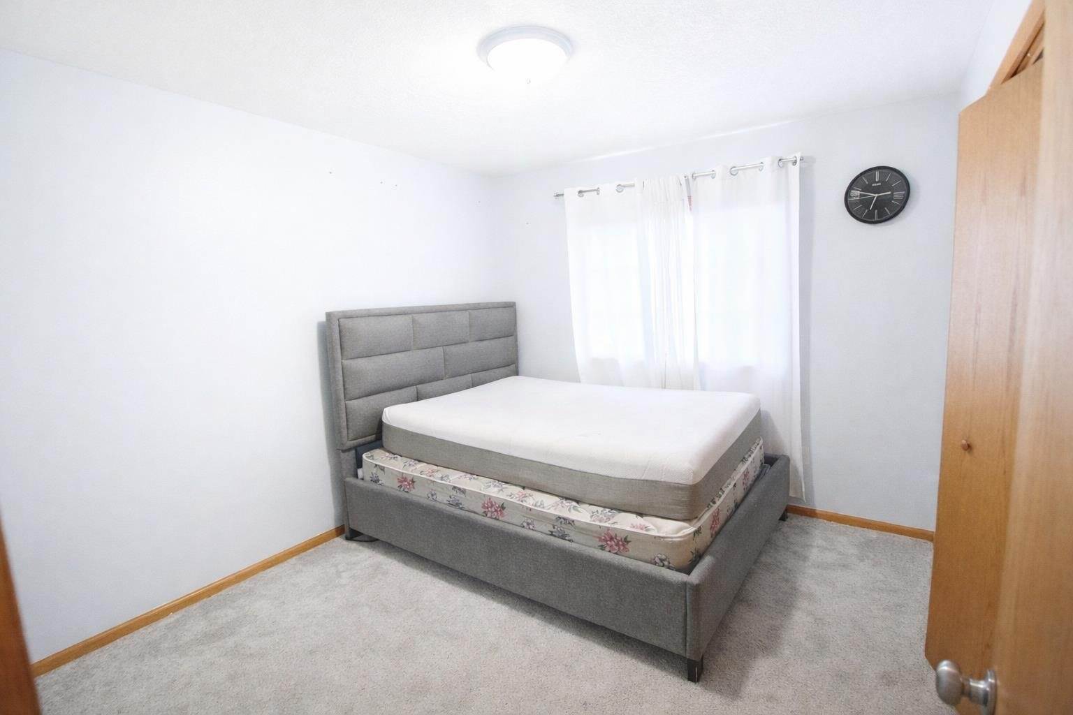 609 11th St NW, Minot, ND 58703