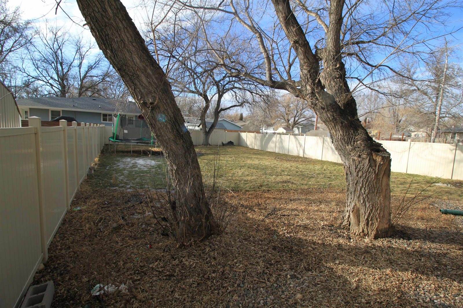 609 11th St NW, Minot, ND 58703