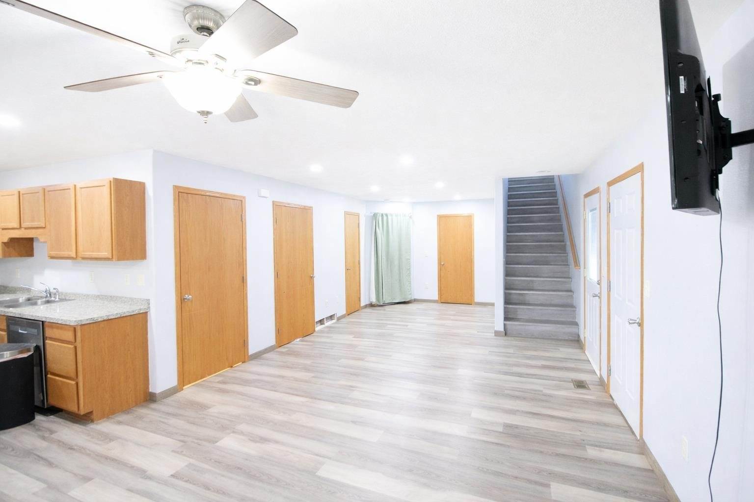 609 11th St NW, Minot, ND 58703