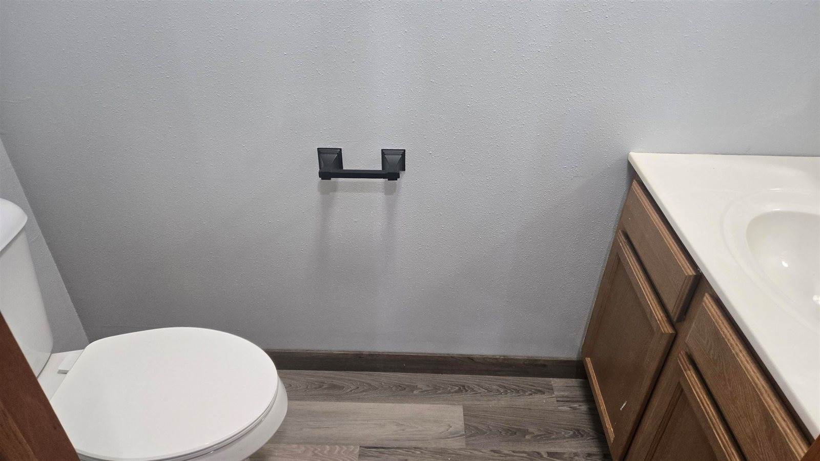 609 11th St NW, Minot, ND 58703