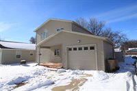 609 11th St NW, Minot, ND 58703