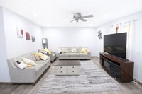 609 11th St NW, Minot, ND 58703