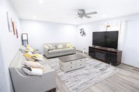 609 11th St NW, Minot, ND 58703