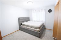 609 11th St NW, Minot, ND 58703