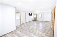 609 11th St NW, Minot, ND 58703