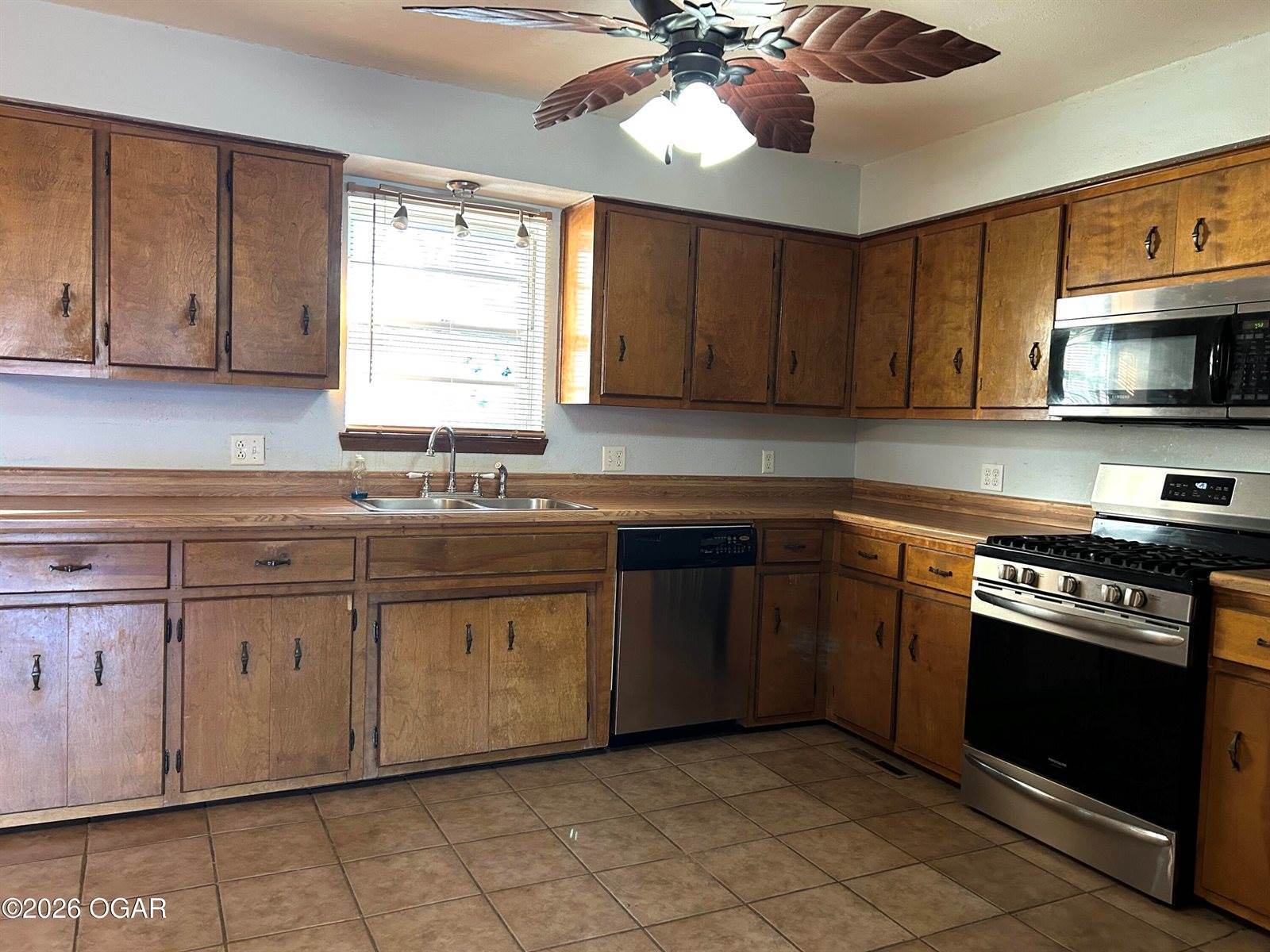 714 Pine Street, Carthage, MO 64836