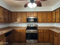 714 Pine Street, Carthage, MO 64836