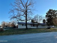 714 Pine Street, Carthage, MO 64836