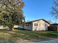 714 Pine Street, Carthage, MO 64836