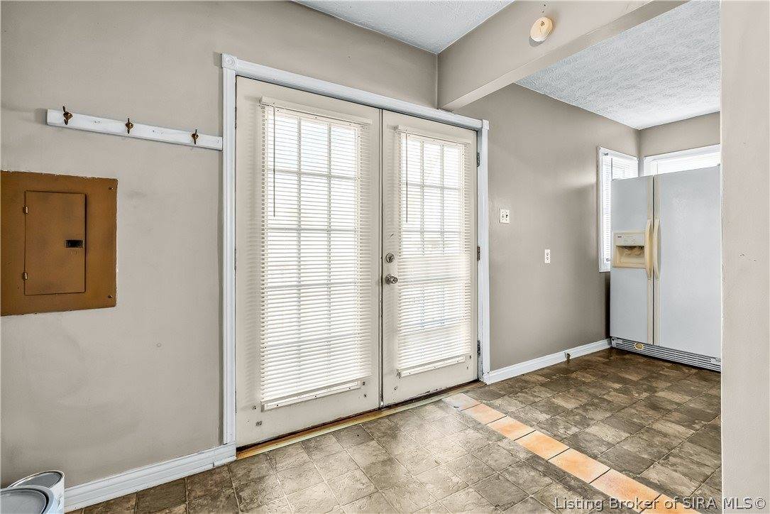 1327 East 8th Street, Jeffersonville, IN 47130