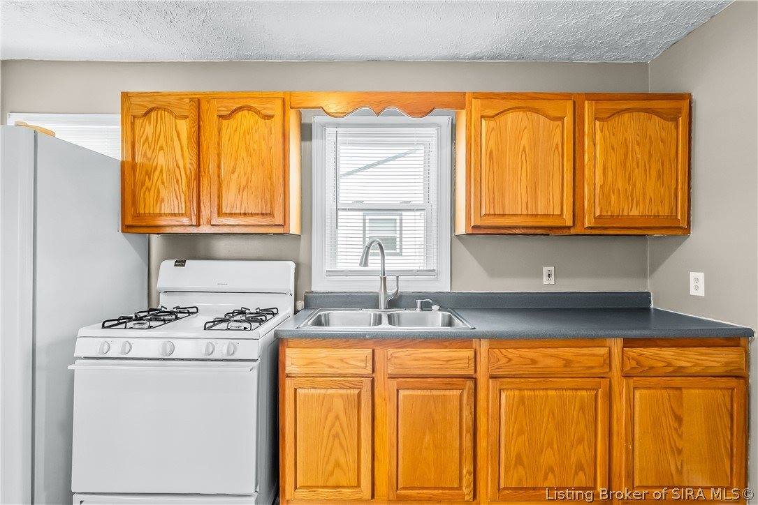 1327 East 8th Street, Jeffersonville, IN 47130