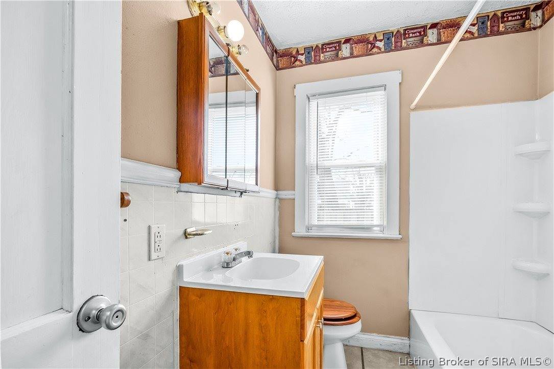 1327 East 8th Street, Jeffersonville, IN 47130