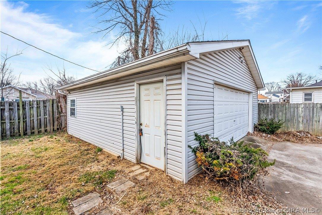 1327 East 8th Street, Jeffersonville, IN 47130