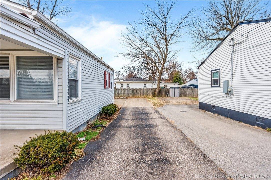 1327 East 8th Street, Jeffersonville, IN 47130