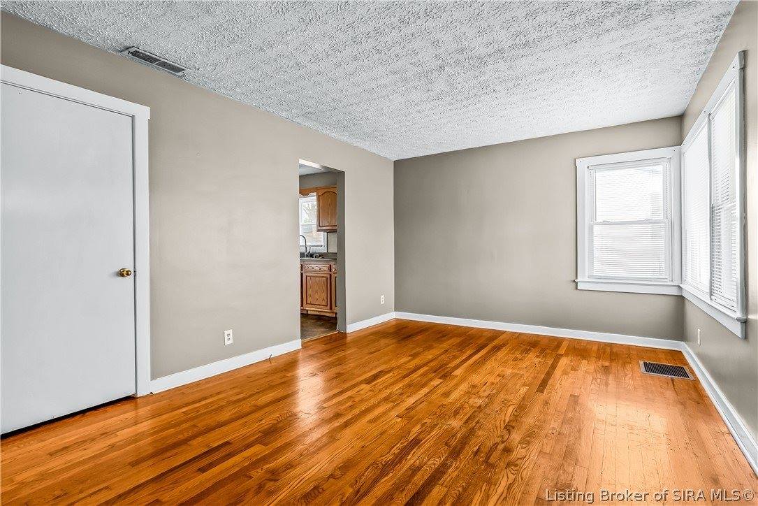 1327 East 8th Street, Jeffersonville, IN 47130